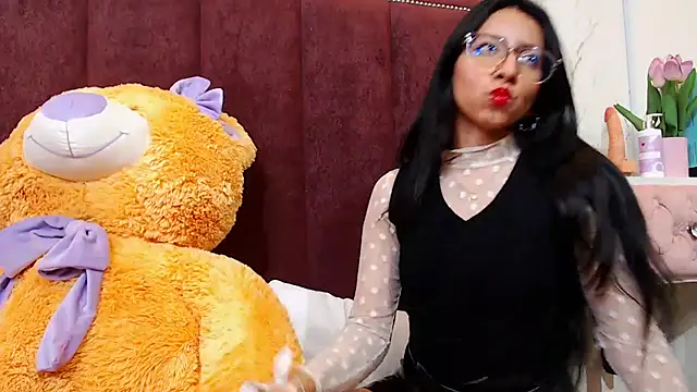 Snapshot of VioletxBloom chatting on 09.25.25 VioletxBloom online show from 09.25.25