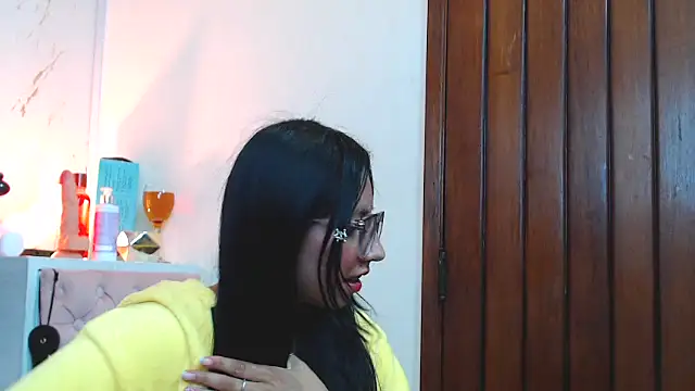 Snapshot of VioletxBloom chatting on 09.28.25 VioletxBloom online show from 09.28.25