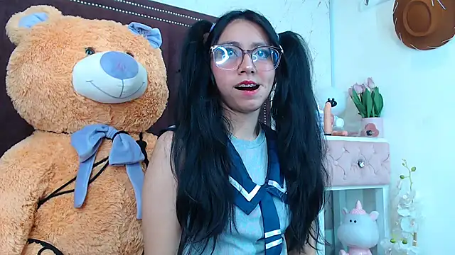 Snapshot of VioletxBloom chatting on 10.09.25 VioletxBloom online show from 10.09.25