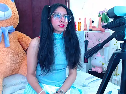 Snapshot of VioletxBloom chatting on 10.09.25 VioletxBloom online show from 10.09.25