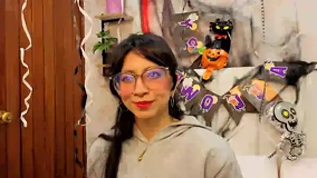 Snapshot of VioletxBloom chatting on 10.22.25 VioletxBloom online show from 10.22.25