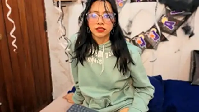 Snapshot of VioletxBloom chatting on 10.23.25 VioletxBloom online show from 10.23.25