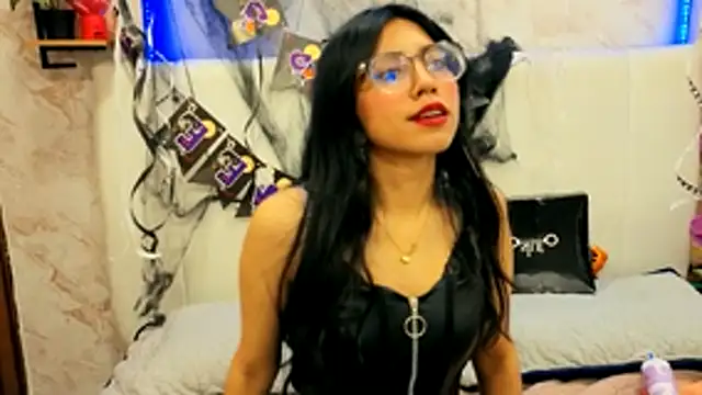 Snapshot of VioletxBloom chatting on 10.24.25 VioletxBloom online show from 10.24.25