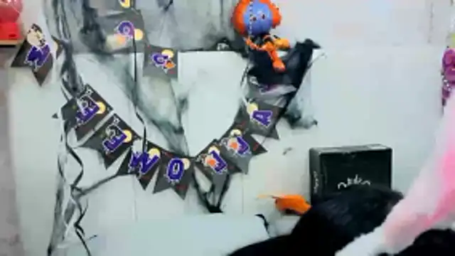 Snapshot of VioletxBloom chatting on 10.27.25 VioletxBloom online show from 10.27.25