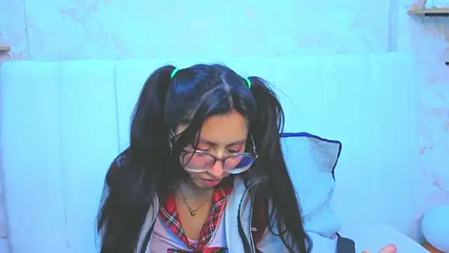 Snapshot of VioletxBloom chatting on 11.08.25 VioletxBloom online show from 11.08.25