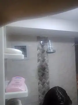 Snapshot of VioletxBloom chatting on 11.28.25 VioletxBloom online show from 11.28.25