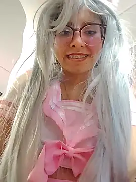 Snapshot of VioletxBloom chatting on 11.30.25 VioletxBloom online show from 11.30.25