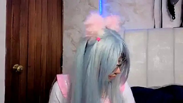 Snapshot of VioletxBloom chatting on 11.30.25 VioletxBloom online show from 11.30.25