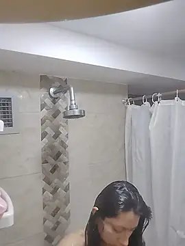 Snapshot of VioletxBloom chatting on 12.01.25 VioletxBloom online show from 12.01.25