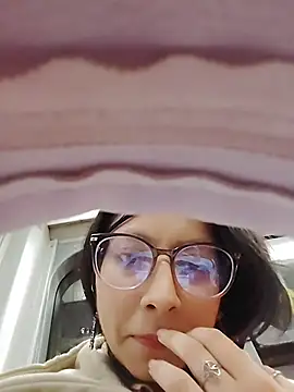 Snapshot of VioletxBloom chatting on 12.02.25 VioletxBloom online show from 12.02.25