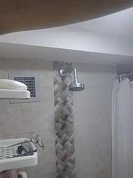 Snapshot of VioletxBloom chatting on 12.05.25 VioletxBloom online show from 12.05.25