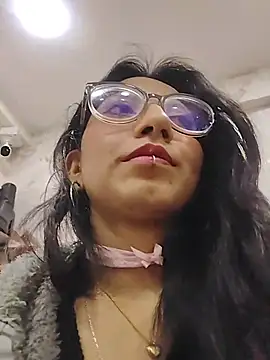 Snapshot of VioletxBloom chatting on 12.13.25 VioletxBloom online show from 12.13.25