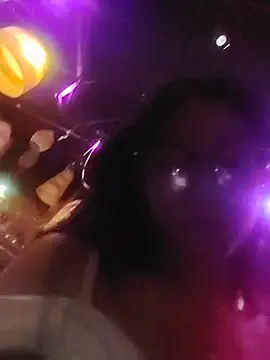 Snapshot of VioletxBloom chatting on 12.17.25 VioletxBloom online show from 12.17.25