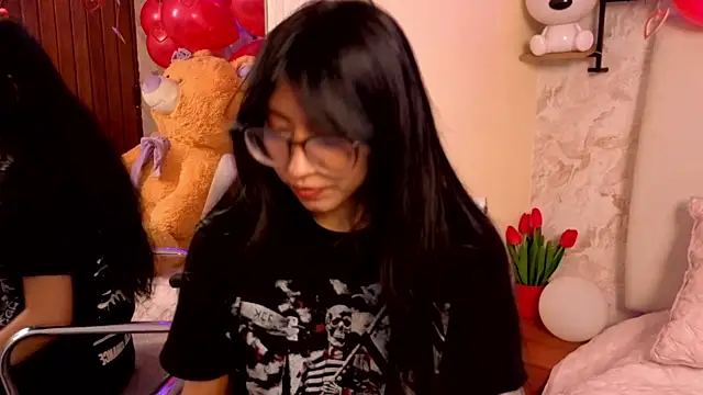 Snapshot of VioletxBloom chatting on 02.11.26 VioletxBloom online show from 02.11.26