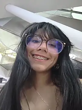 Snapshot of VioletxBloom chatting on 02.18.26 VioletxBloom online show from 02.18.26