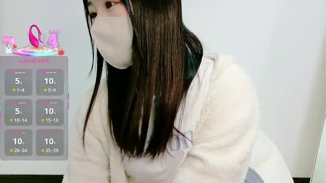 Snapshot of yuuka82619y chatting on 10.11.25 yuuka82619y online show from 10.11.25