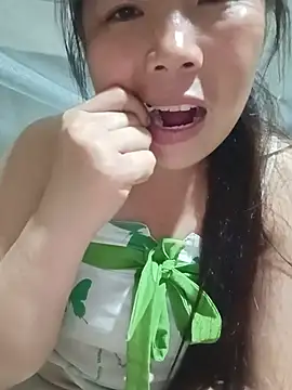 Snapshot of quynhkoolbae chatting on 07.16.26 quynhkoolbae online show from 07.16.26