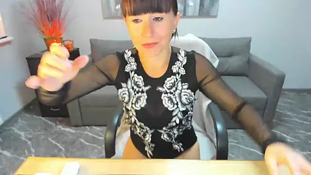 Betty Jone online show from 09.17.25