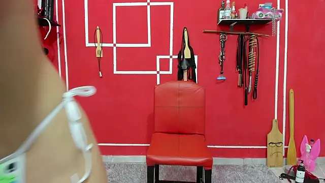 Snapshot of BDSM_Playroom_Tania chatting on 03.11.26 BDSM Playroom Tania online show from 03.11.26