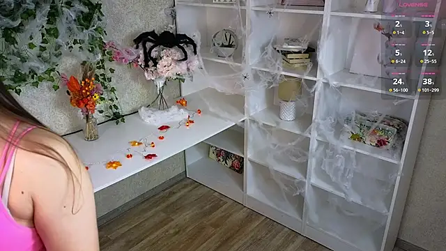 Snapshot of TraciMyntti chatting on 10.17.25 TraciMyntti online show from 10.17.25