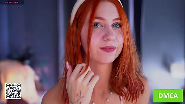 Snapshot of Venelopa chatting on 10.25.25 Venelopa online show from 10.25.25