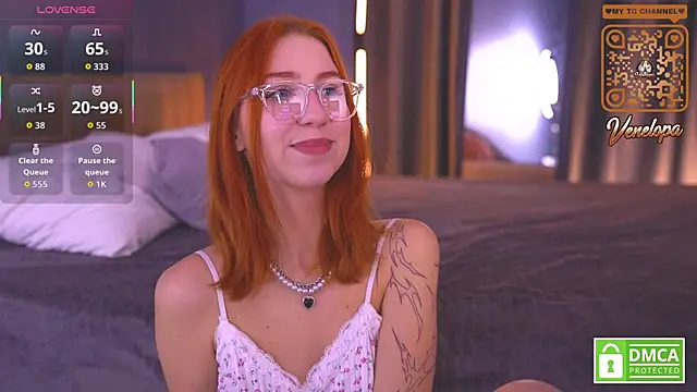 Snapshot of Venelopa chatting on 12.15.25 Venelopa online show from 12.15.25