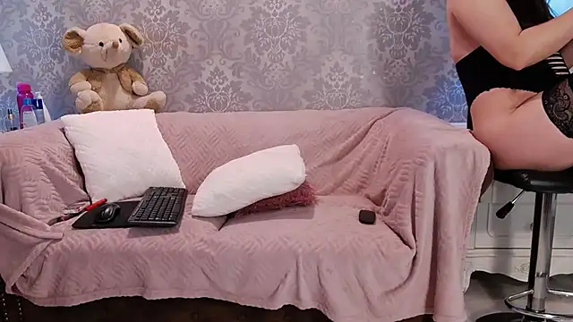 Ella Raven online show from 04.30.26