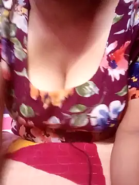 Snapshot of TINASONI chatting on 10.24.25 TINASONI online show from 10.24.25