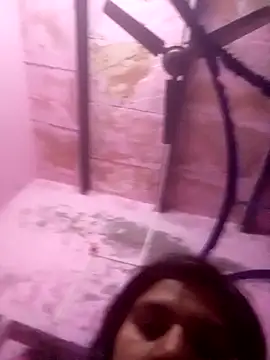 Snapshot of TINASONI chatting on 11.08.25 TINASONI online show from 11.08.25