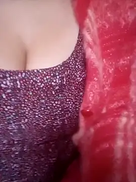 Snapshot of TINASONI chatting on 11.25.25 TINASONI online show from 11.25.25