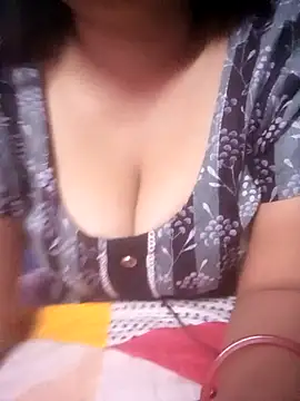 Snapshot of TINASONI chatting on 12.01.25 TINASONI online show from 12.01.25