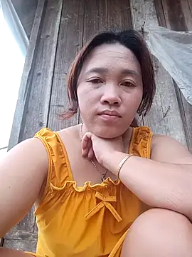 Snapshot of miumiu_00 chatting on 10.31.25 miumiu 00 online show from 10.31.25