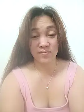 Snapshot of miumiu_00 chatting on 11.17.25 miumiu 00 online show from 11.17.25