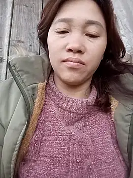 Snapshot of miumiu_00 chatting on 11.29.25 miumiu 00 online show from 11.29.25