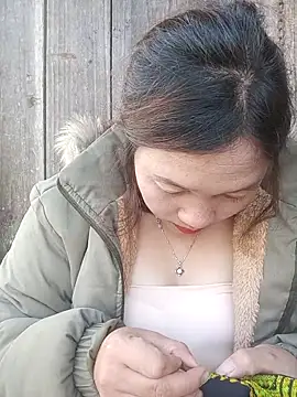 Snapshot of miumiu_00 chatting on 12.01.25 miumiu 00 online show from 12.01.25