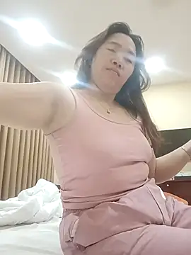 Snapshot of miumiu_00 chatting on 12.16.25 miumiu 00 online show from 12.16.25