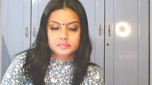 Indian GlowingMiax online show from 10.19.25