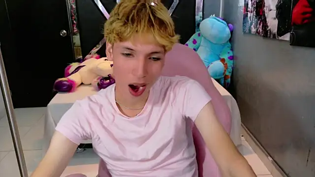 Snapshot of park_jimin1 chatting on 09.30.25 park jimin1 online show from 09.30.25