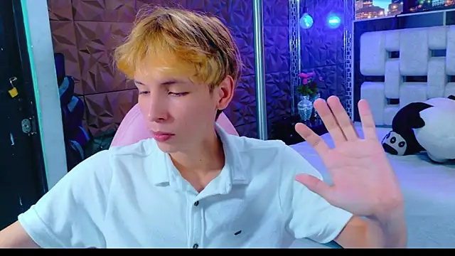 Snapshot of park_jimin1 chatting on 10.15.25 park jimin1 online show from 10.15.25