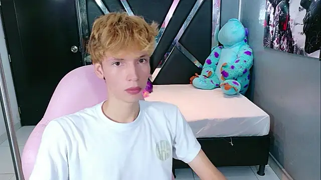 Snapshot of park_jimin1 chatting on 10.18.25 park jimin1 online show from 10.18.25