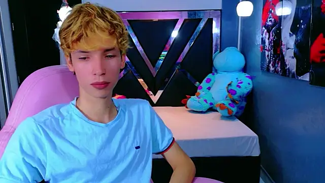 Snapshot of park_jimin1 chatting on 11.05.25 park jimin1 online show from 11.05.25