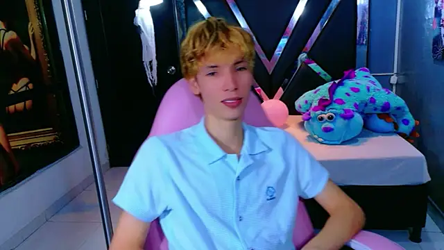 Snapshot of park_jimin1 chatting on 11.08.25 park jimin1 online show from 11.08.25