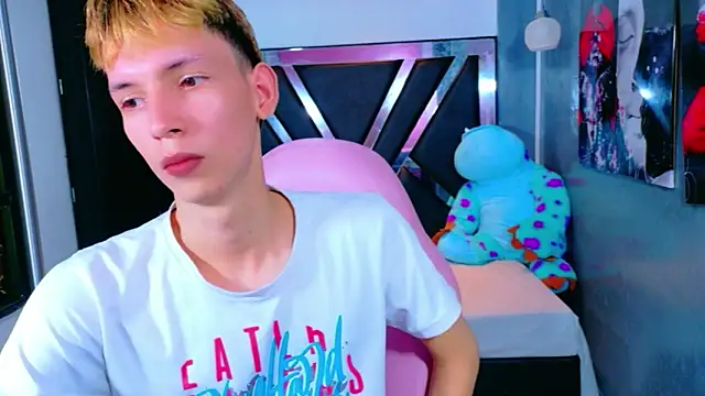 Snapshot of park_jimin1 chatting on 11.17.25 park jimin1 online show from 11.17.25