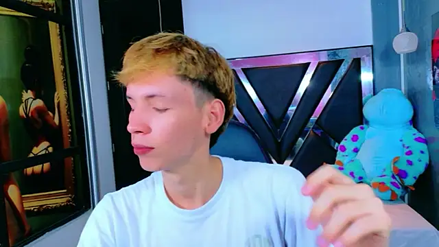 Snapshot of park_jimin1 chatting on 11.19.25 park jimin1 online show from 11.19.25