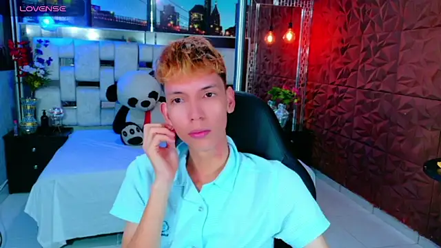 Snapshot of park_jimin1 chatting on 11.22.25 park jimin1 online show from 11.22.25