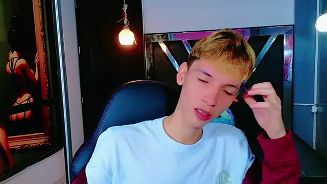 Snapshot of park_jimin1 chatting on 12.04.25 park jimin1 online show from 12.04.25