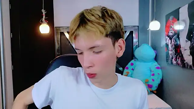 Snapshot of park_jimin1 chatting on 12.14.25 park jimin1 online show from 12.14.25