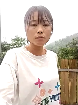 Snapshot of linda_bae00 chatting on 09.13.25 linda bae00 online show from 09.13.25