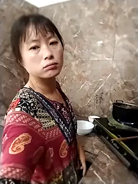 Snapshot of linda_bae00 chatting on 09.15.25 linda bae00 online show from 09.15.25