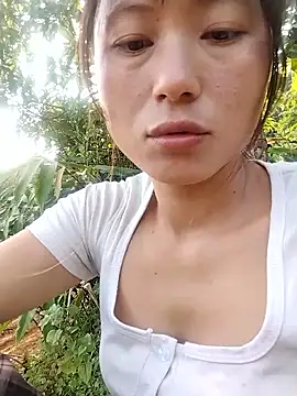 Snapshot of linda_bae00 chatting on 09.21.25 linda bae00 online show from 09.21.25